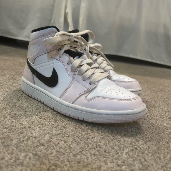 Nike Air Jordan 1 Barely Rose Mid - Picture 5 of 8